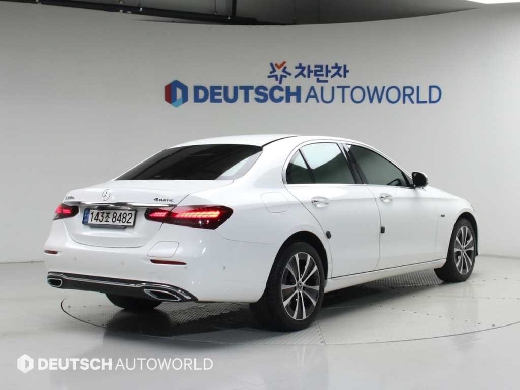 Mercedes Benz E class - Vista 2