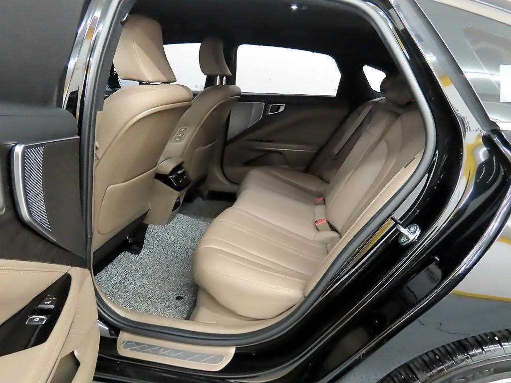 KIA K8 - Vista 8