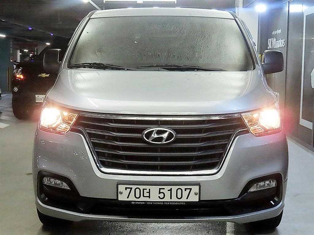 HYUNDAI Starex - Vista 2