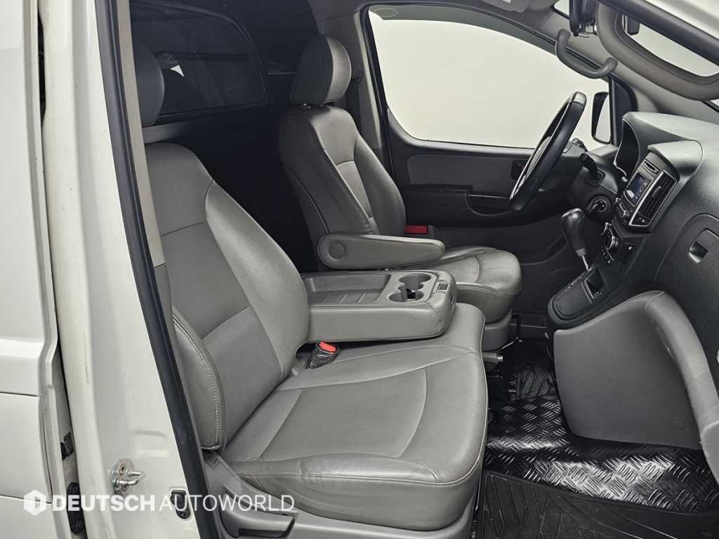 HYUNDAI Starex - Vista 12