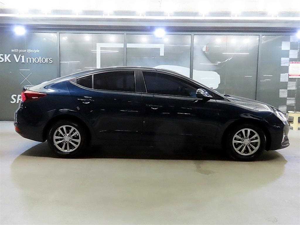 HYUNDAI Avante - Vista 3