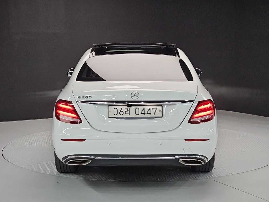 Mercedes Benz E class - Vista 3