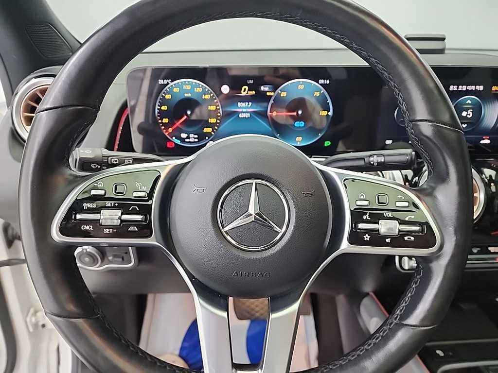 Mercedes Benz EQB - Vista 11