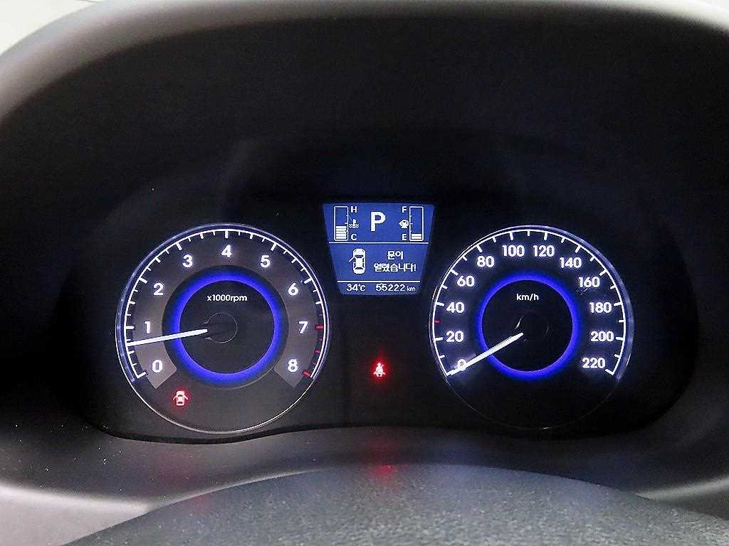 HYUNDAI Accent - Vista 10