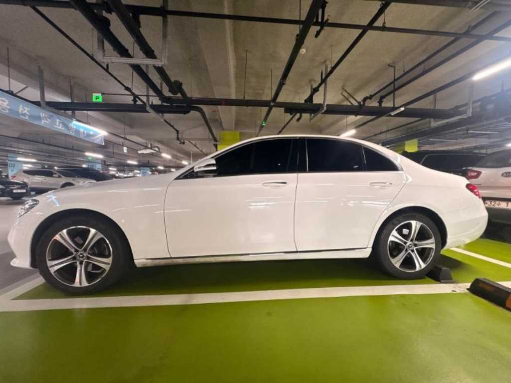 Mercedes Benz E class - Vista 3