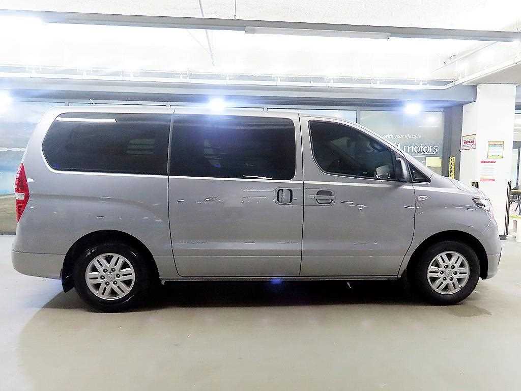 HYUNDAI Starex - Vista 3