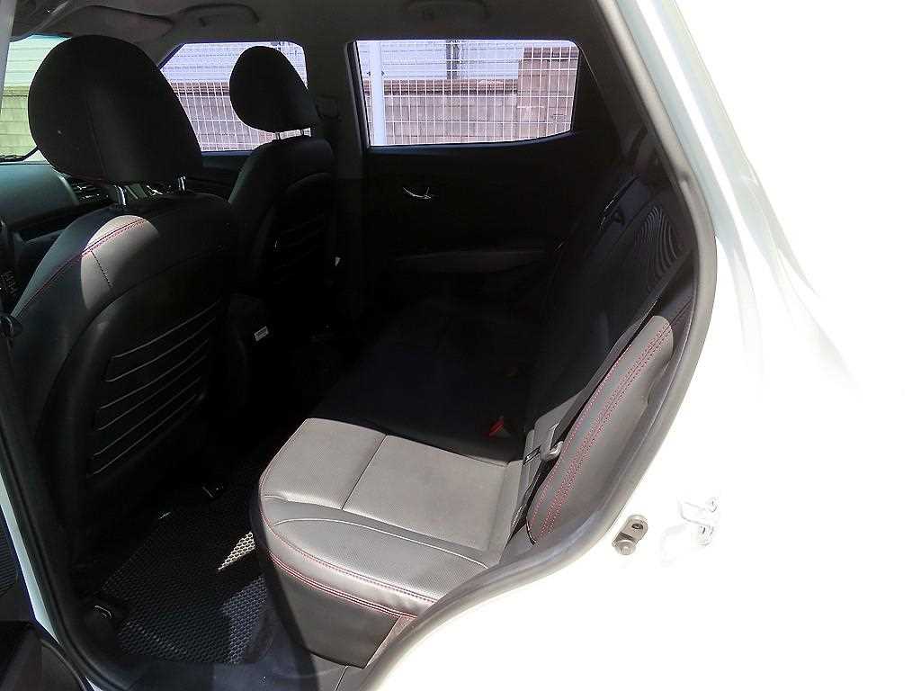 Ssangyong Tivoli - Vista 8