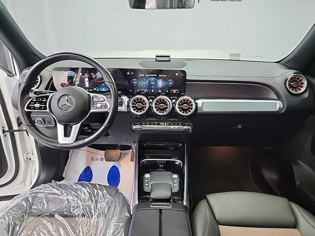 Mercedes Benz EQB - Vista 9