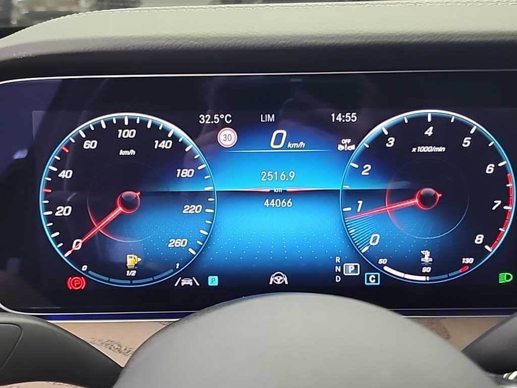 Mercedes Benz E class - Vista 9