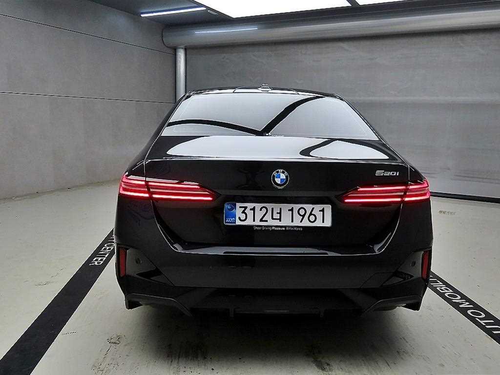 BMW 5 Series - Vista 3