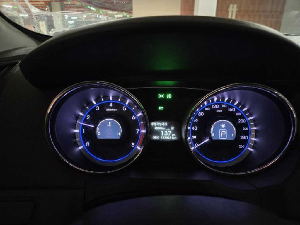 HYUNDAI Sonata - Vista 3