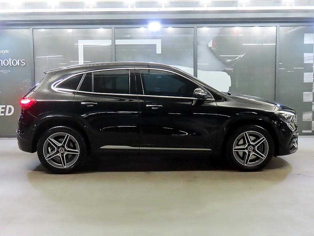 Mercedes Benz GLA Class - Vista 3