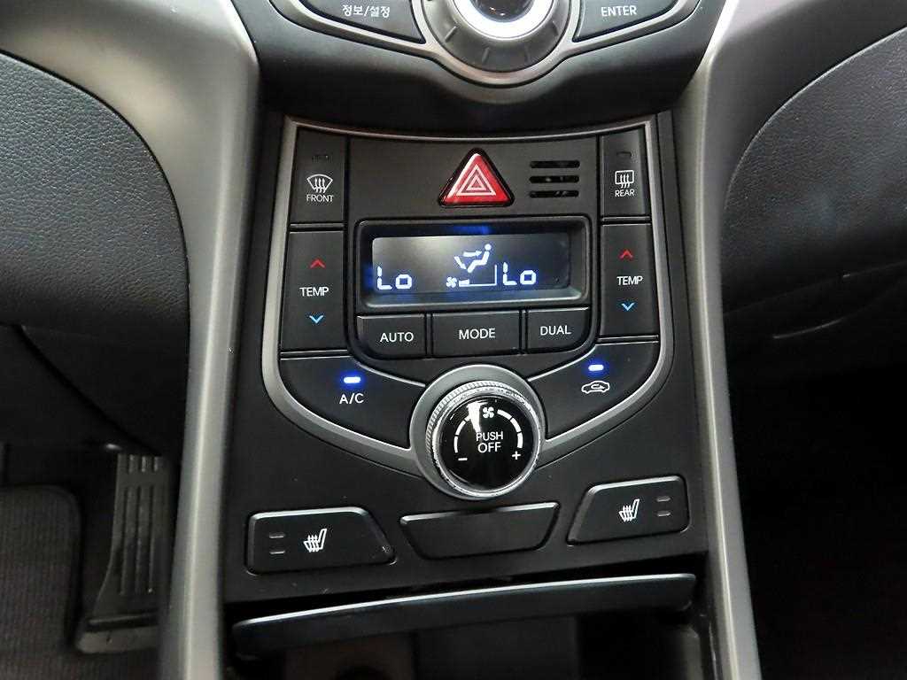 HYUNDAI Avante - Vista 11
