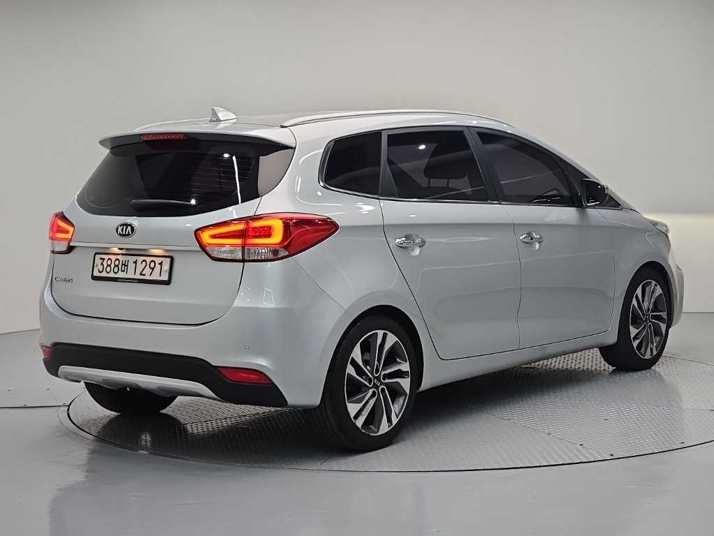 KIA Carens - Vista 6
