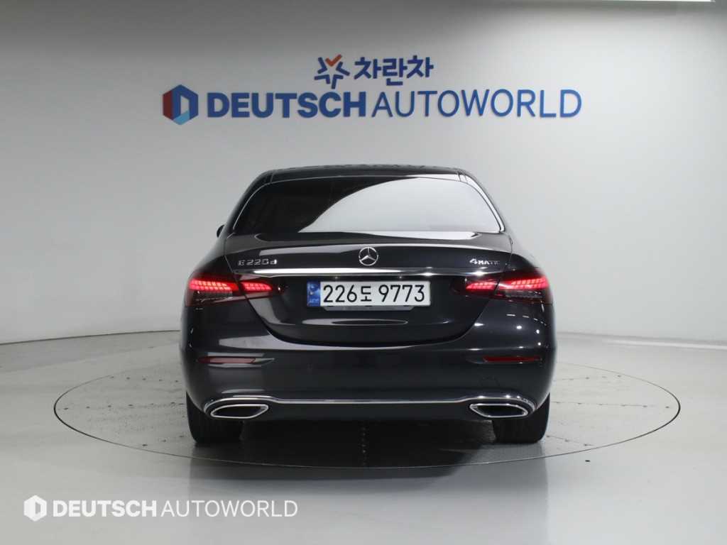 Mercedes Benz E class - Vista 6