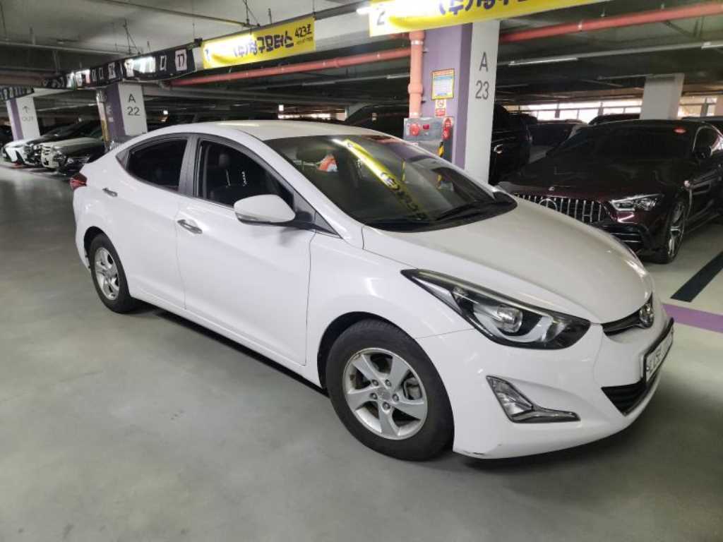 HYUNDAI Avante - Vista 2