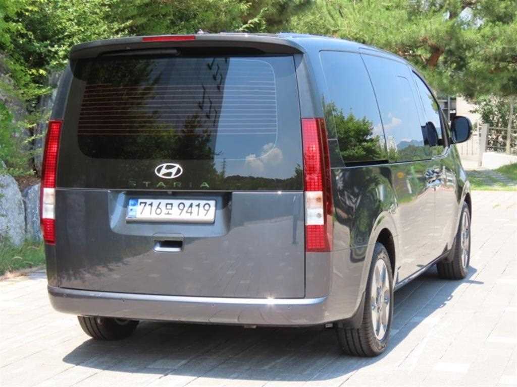 HYUNDAI Staria - Vista 3