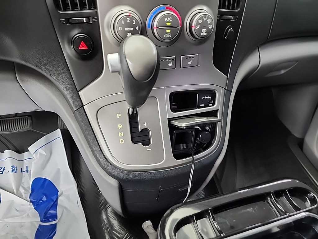 HYUNDAI Starex - Vista 10