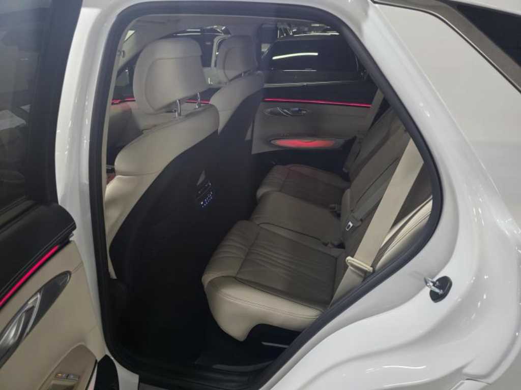 Genesis GV70 - Vista 12