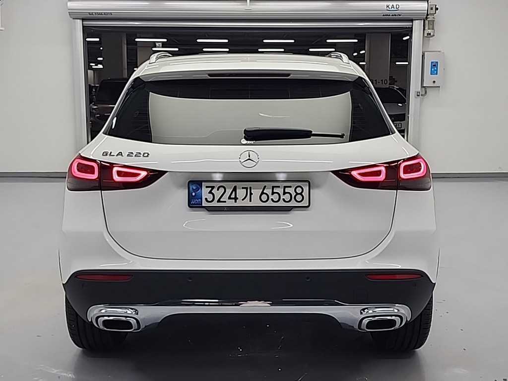 Mercedes Benz GLA Class - Vista 3