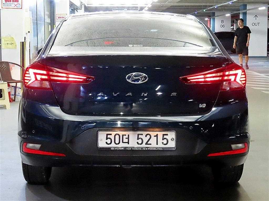 HYUNDAI Avante - Vista 7