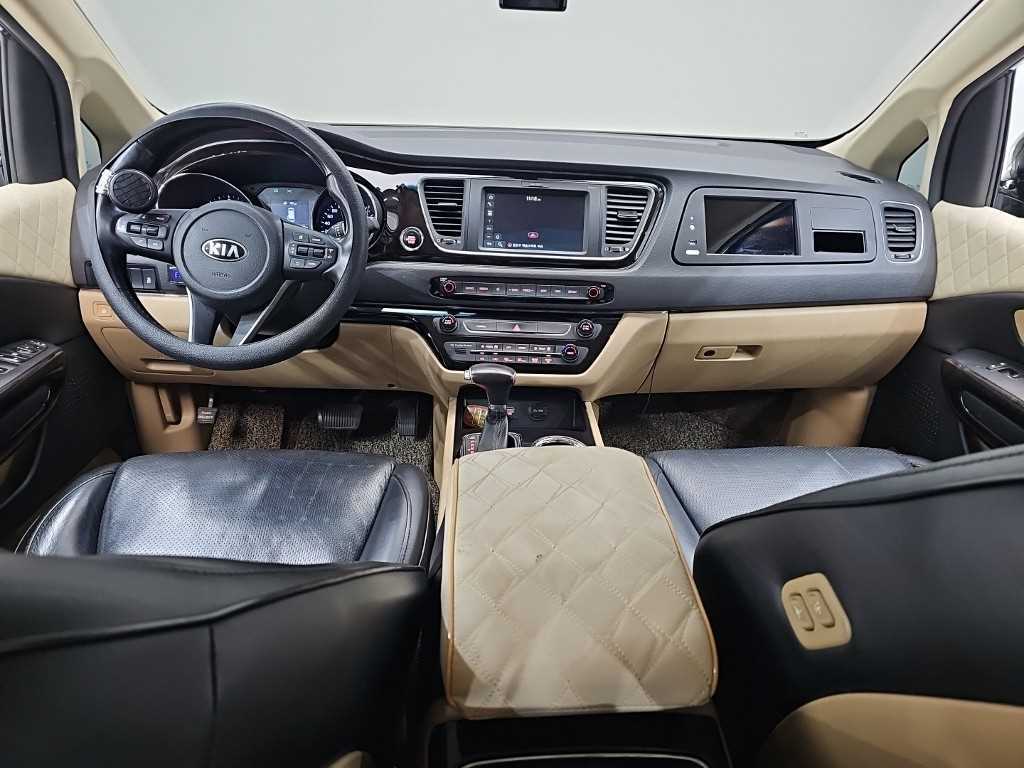 KIA Carnival - Vista 9