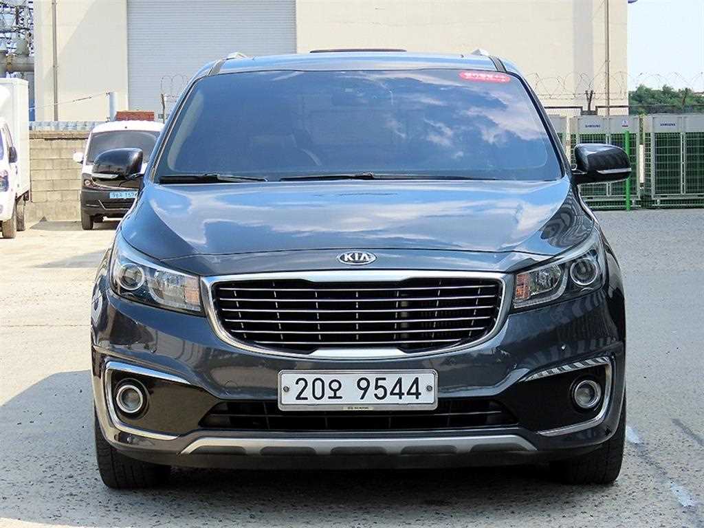 KIA Carnival 2016 Gris - Importación desde Corea - HF Imports Iquique - Foto 1