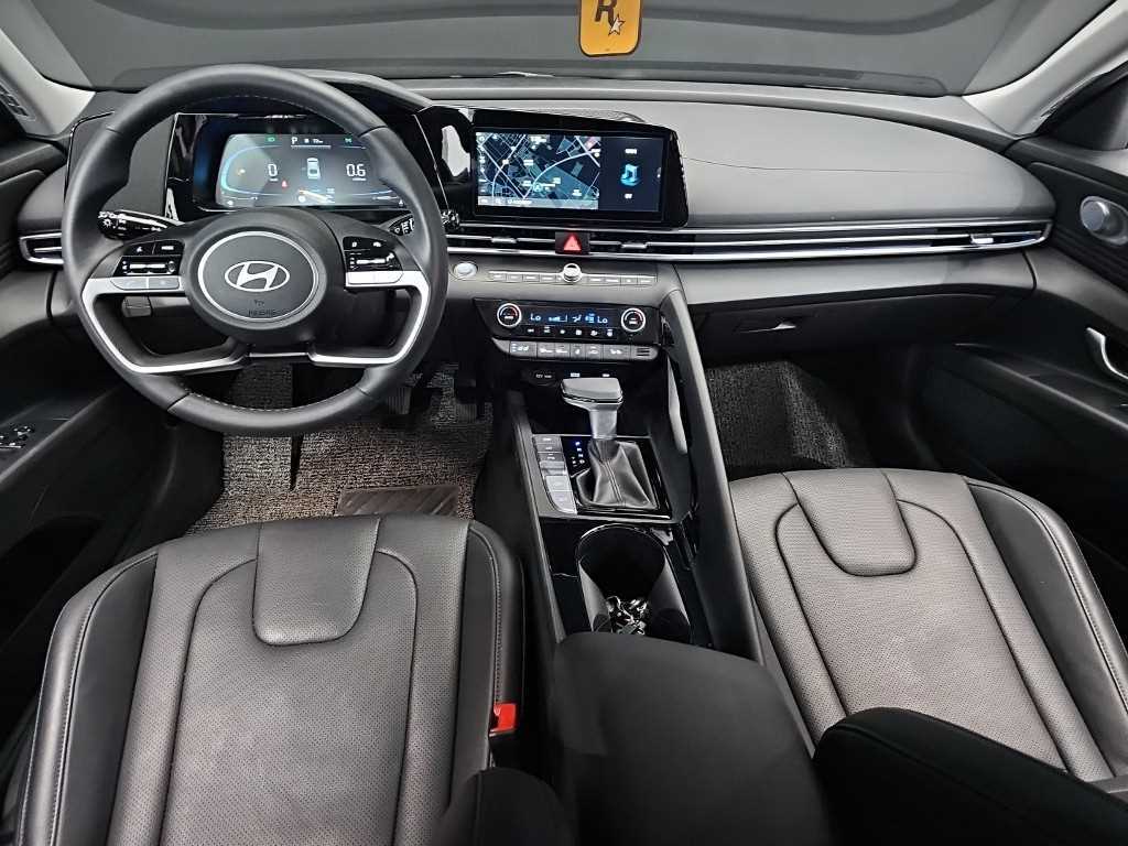 HYUNDAI Avante - Vista 9