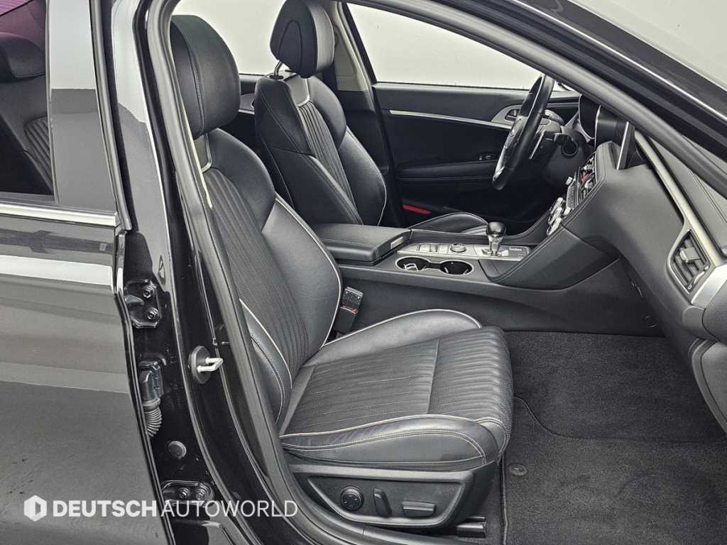 Genesis G70 - Vista 12