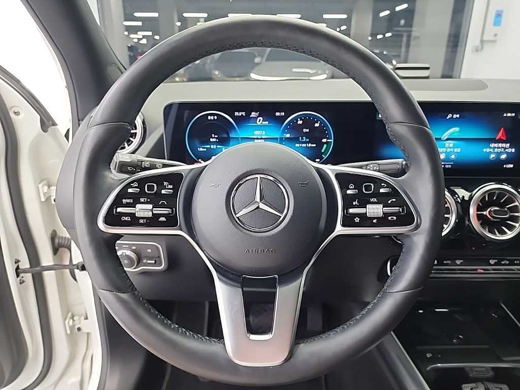 Mercedes Benz GLA Class - Vista 11