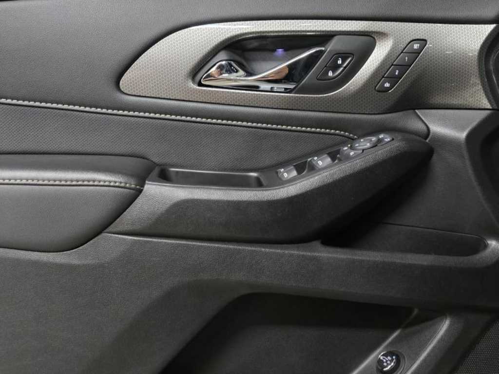 Chevrolet Travers - Vista 7