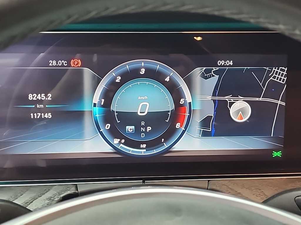 Mercedes Benz E class - Vista 8