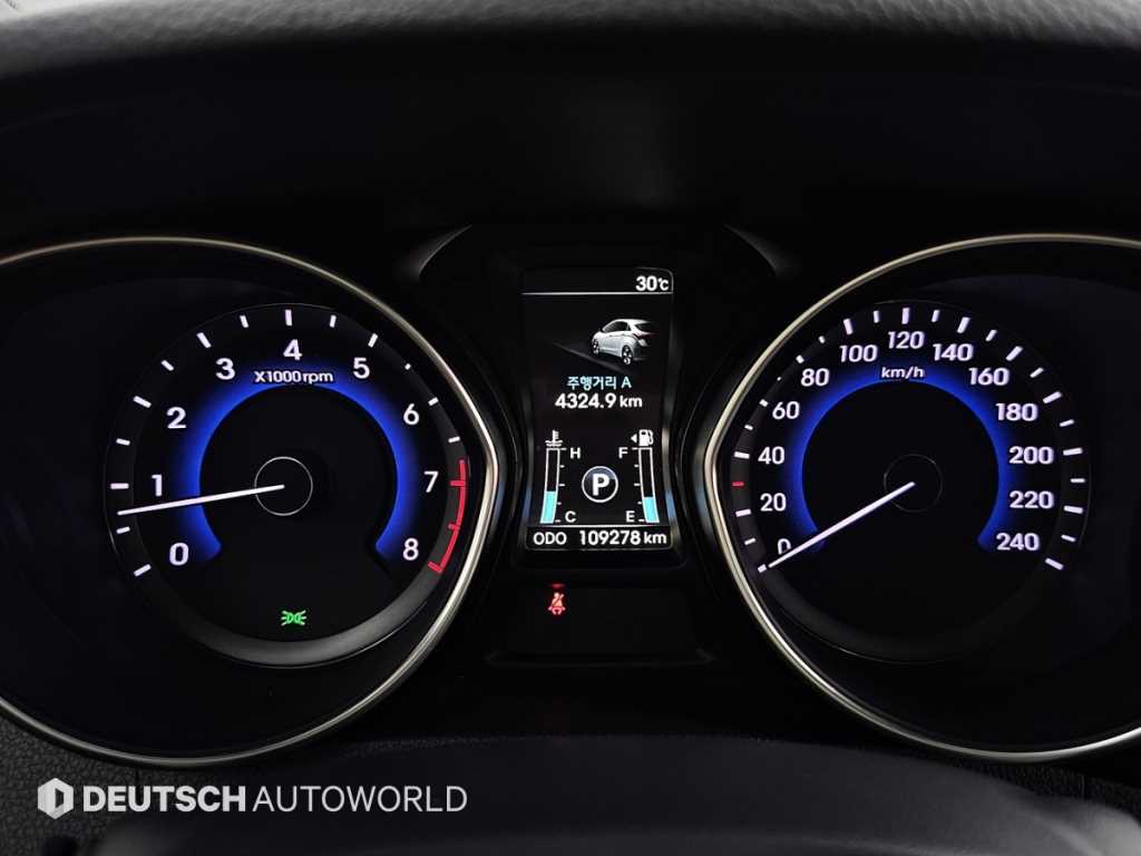 HYUNDAI i30 - Vista 10