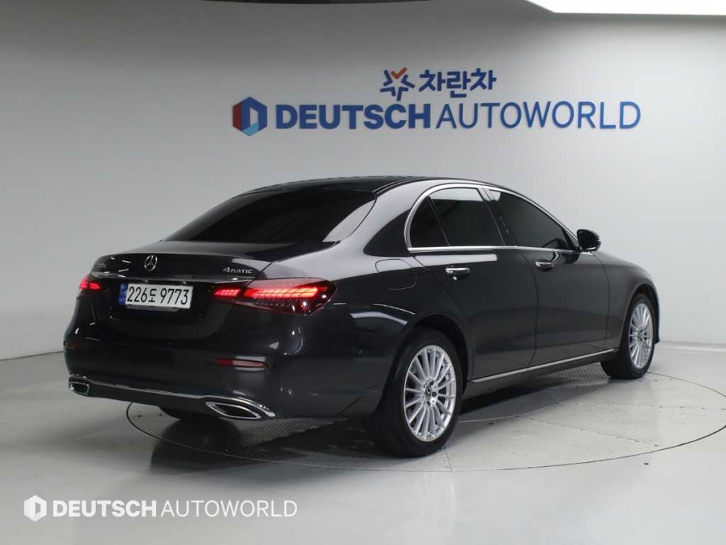 Mercedes Benz E class - Vista 2