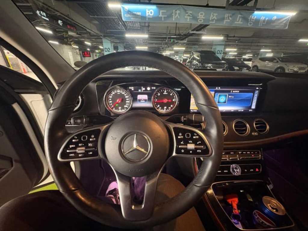 Mercedes Benz E class - Vista 9
