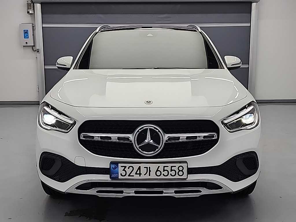 Mercedes Benz GLA Class - Vista 2