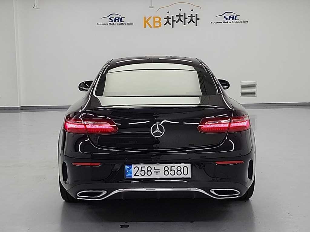 Mercedes Benz E class - Vista 3