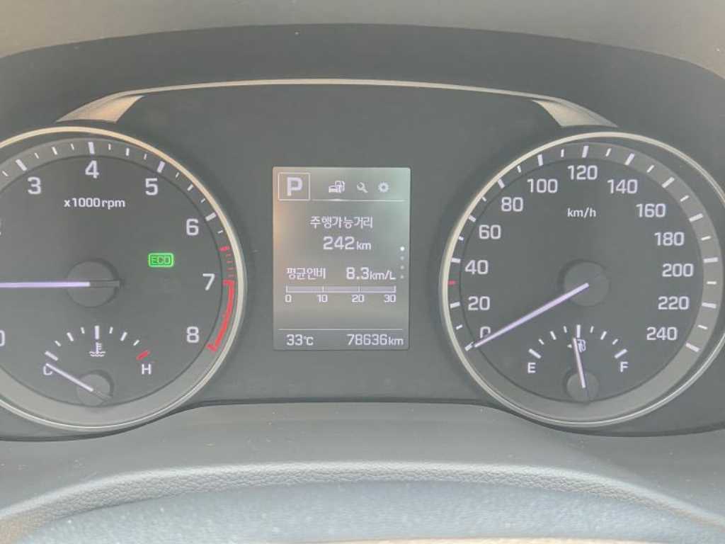 HYUNDAI Avante - Vista 10