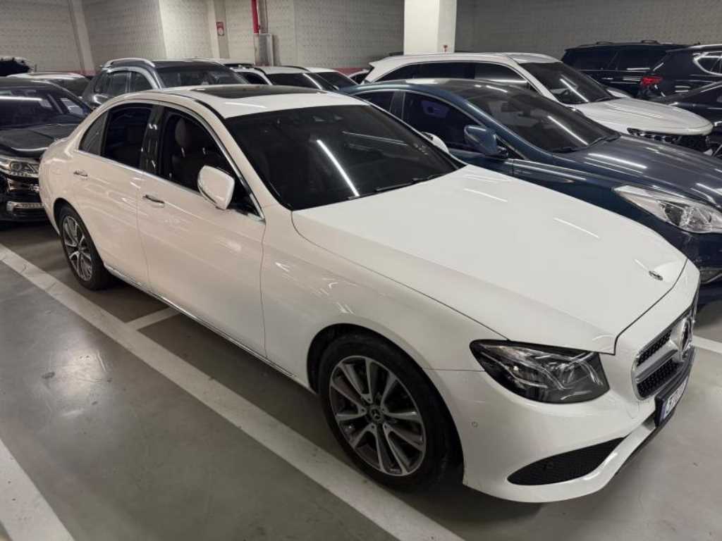 Mercedes Benz E class - Vista 3