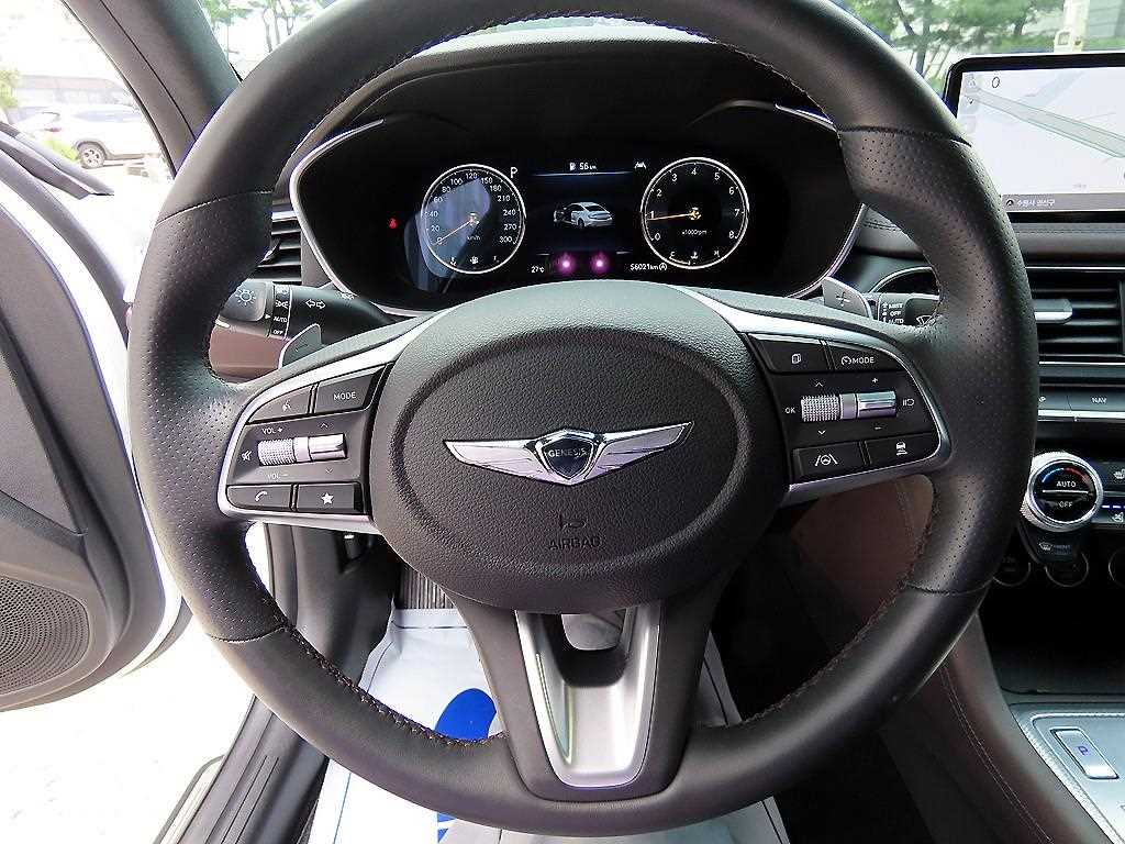 Genesis G70 - Vista 10