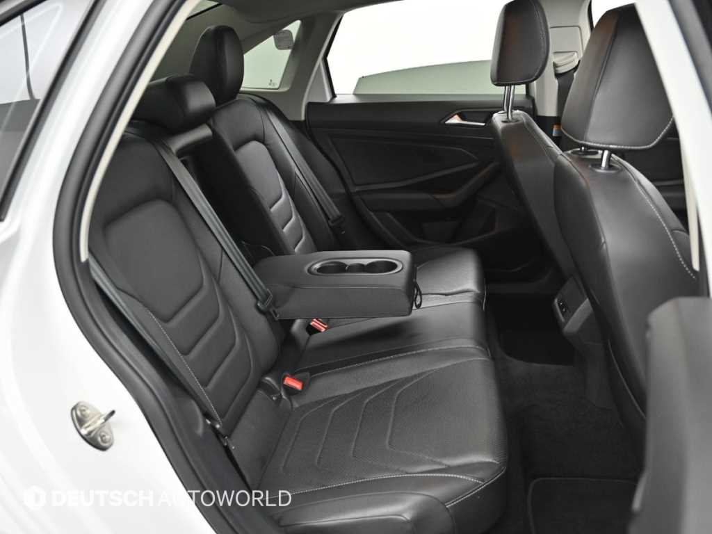 Volkswagen Jetta - Vista 12