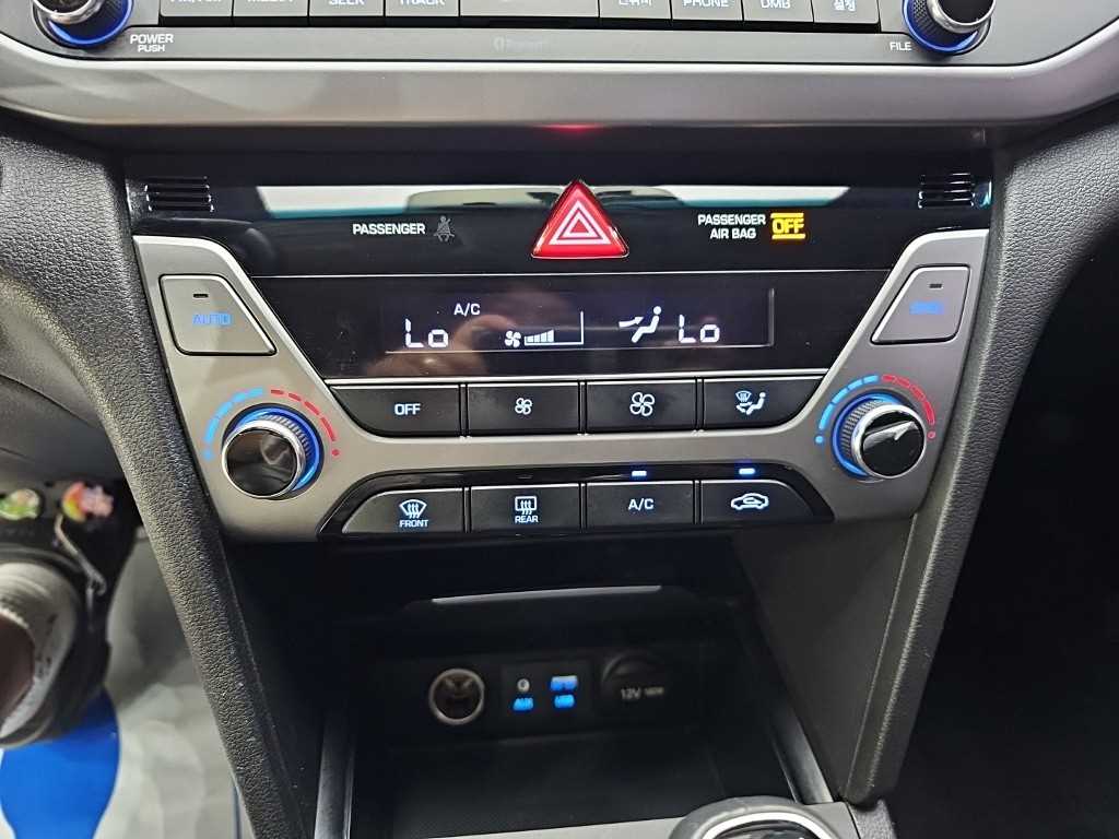 HYUNDAI Avante - Vista 12
