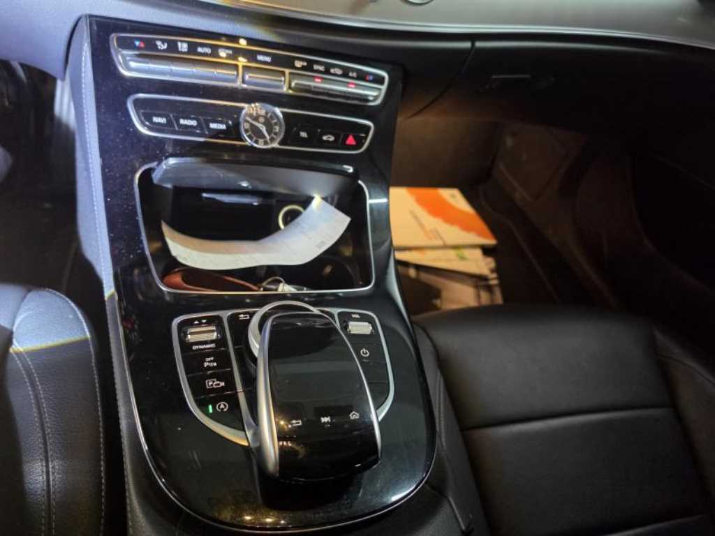 Mercedes Benz E class - Vista 8