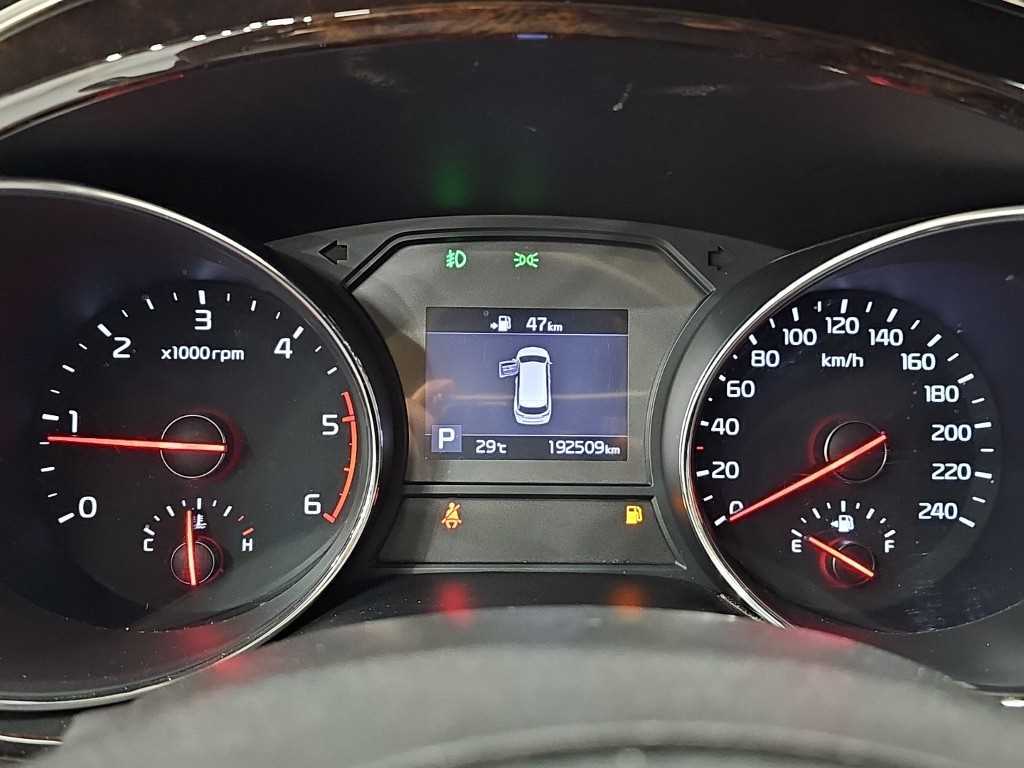 KIA Carnival - Vista 8