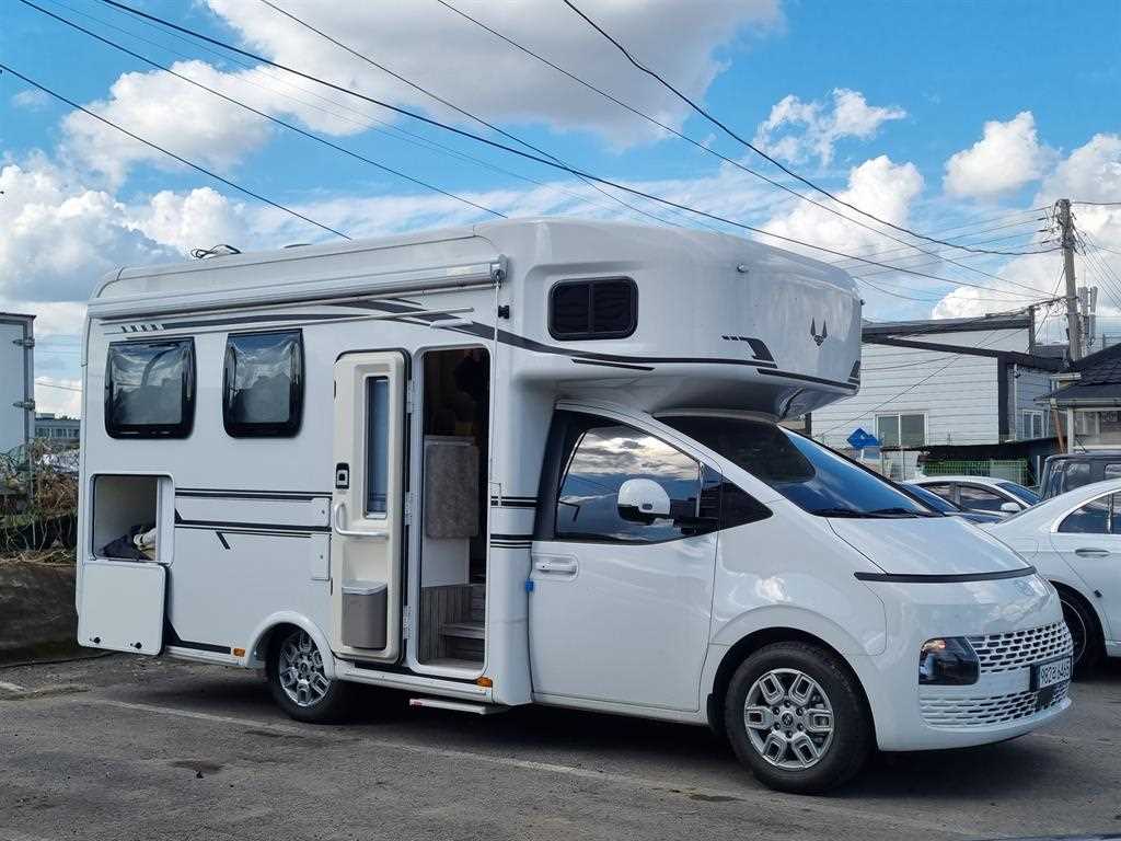 HYUNDAI Staria - Vista 2