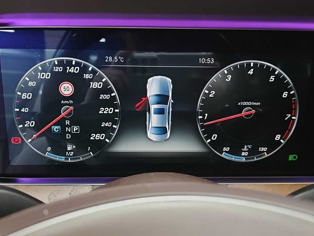 Mercedes Benz E class - Vista 8