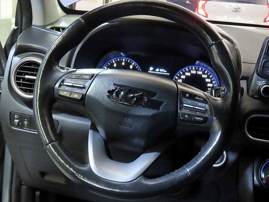 HYUNDAI Kona - Vista 10