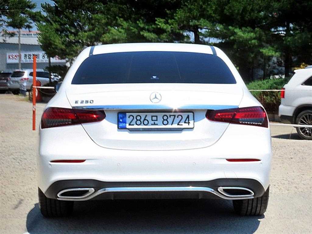 Mercedes Benz E class - Vista 6
