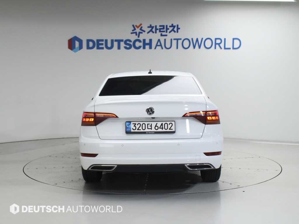 Volkswagen Jetta - Vista 4
