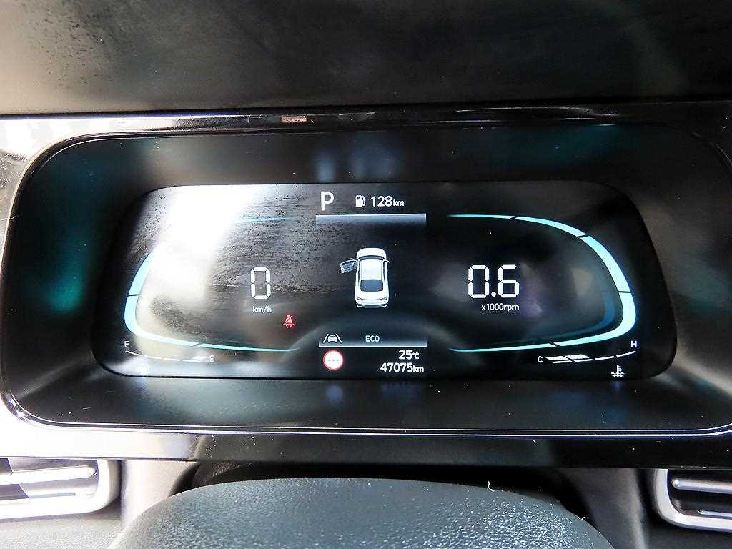 HYUNDAI Avante - Vista 11